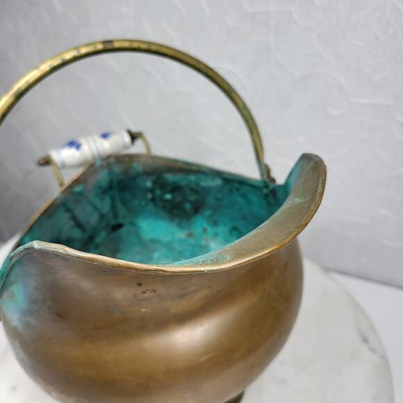 VTG Copper Coal Scuttle Ash Bucket 11" Patina Lion Head Delft Porcelain Handle - Picture 3 of 16
